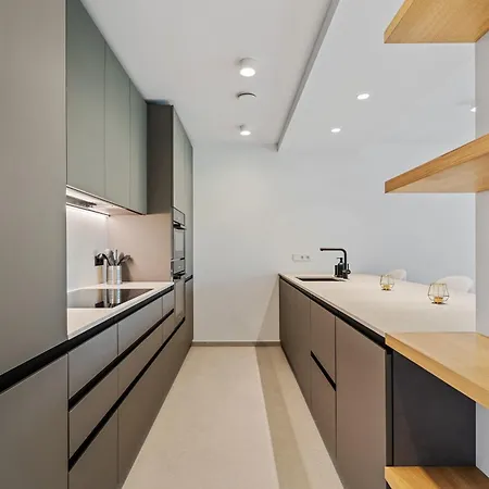 アパート Spacious 6th-floor Gem: Modernity Meets Comfort *