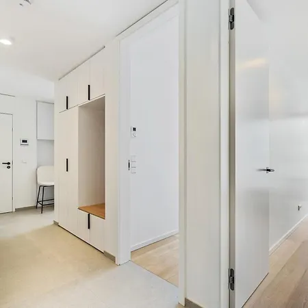 Spacious 6th-floor Gem: Modernity Meets Comfort *