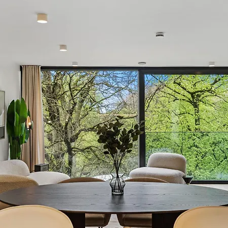 Spacious 6th-floor Gem: Modernity Meets Comfort アパート ルクセンブルク