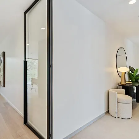 Spacious 6th-floor Gem: Modernity Meets Comfort *