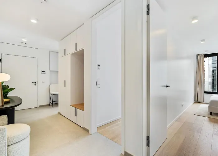 Spacious 6th-floor Gem: Modernity Meets Comfort *
