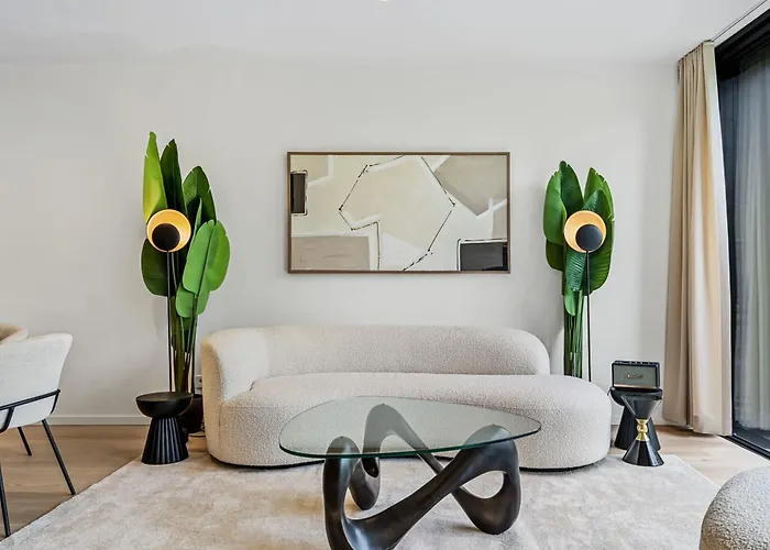 Spacious 6th-floor Gem: Modernity Meets Comfort Appartamento *