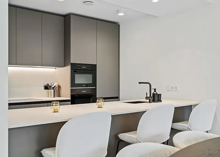 Spacious 6th-floor Gem: Modernity Meets Comfort * Lussemburgo