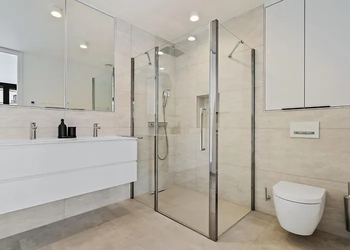 Spacious 6th-floor Gem: Modernity Meets Comfort Appartamento *