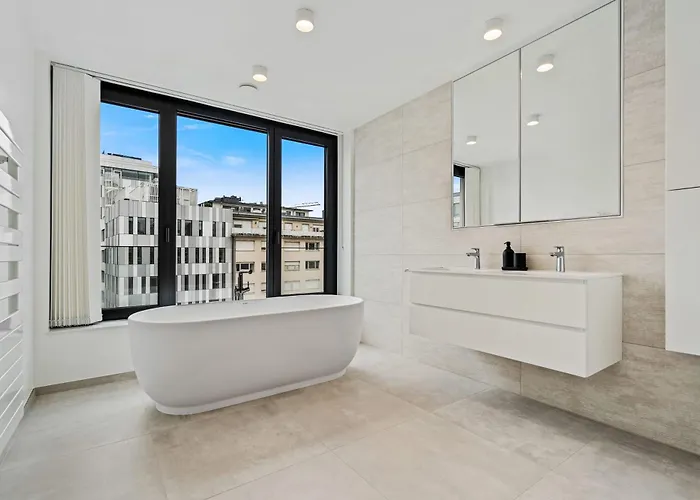 Spacious 6th-floor Gem: Modernity Meets Comfort شقة لوكسمبورغ