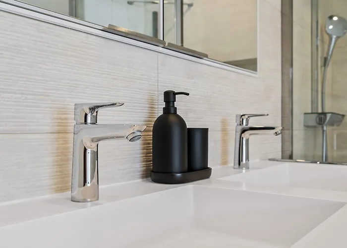 Spacious 6th-floor Gem: Modernity Meets Comfort شقة *