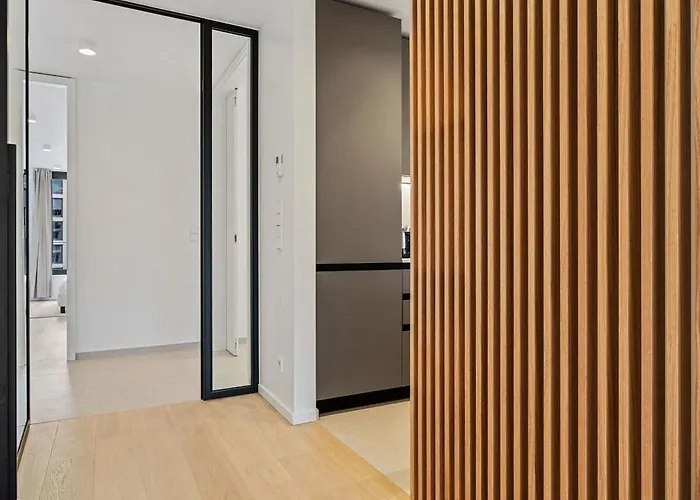 Spacious 6th-floor Gem: Modernity Meets Comfort شقة