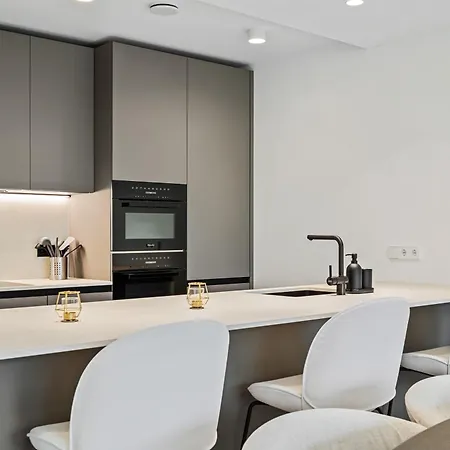 Spacious 6th-floor Gem: Modernity Meets Comfort * Luxemburg