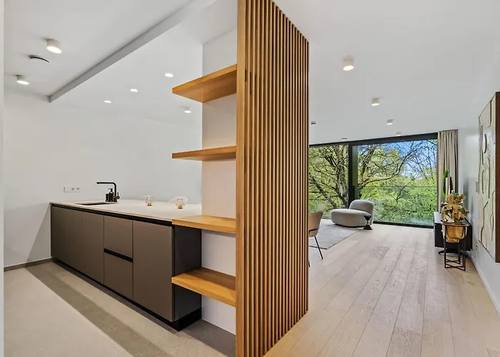 Lejlighed Spacious 6th-floor Gem: Modernity Meets Comfort *