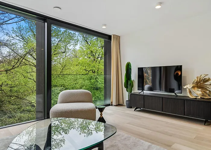 Spacious 6th-floor Gem: Modernity Meets Comfort Lejlighed