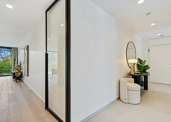 Spacious 6th-floor Gem: Modernity Meets Comfort *